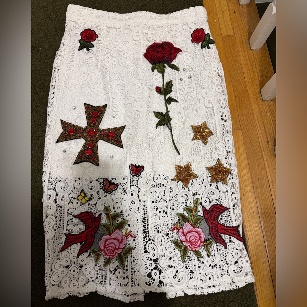 White Lace Pencil Skirt with appliqués